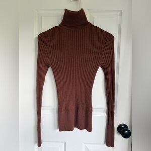 100% Wool Uniqlo Ribbed Brown Turtleneck Sweater